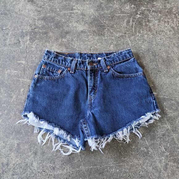 Vintage Levi's Low Rise Cut Off Shorts Womens 5 Blue Denim Jean 3" 517 Waist 25 - Picture 1 of 8